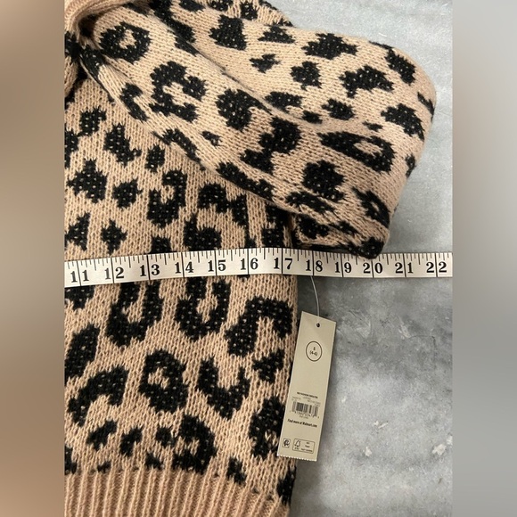 NWT No Boundaries Size S Leopard Print Long Sleeve Crew Neck Soft Comfy Sweater - Picture 10 of 11